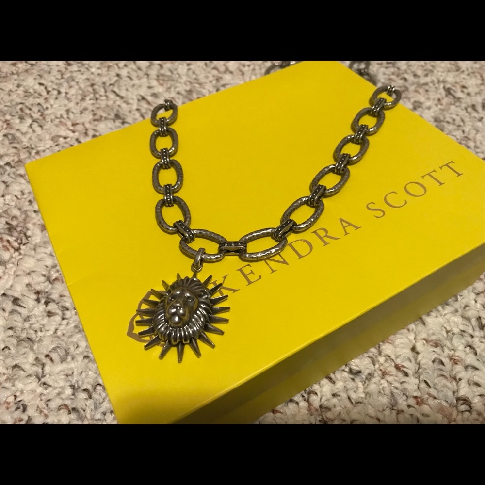 Kendra Scott “‘Athena” Necklace — Antique Silver